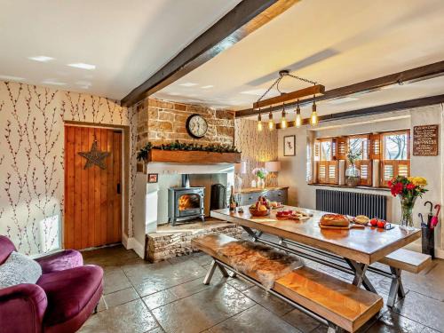 Dobcross House | 4 Bed in Marsden 94015