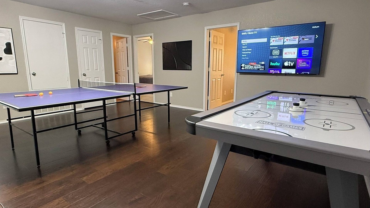 Wetmore House | 4 bed near JW Marriott Air hockey Ping pong tables