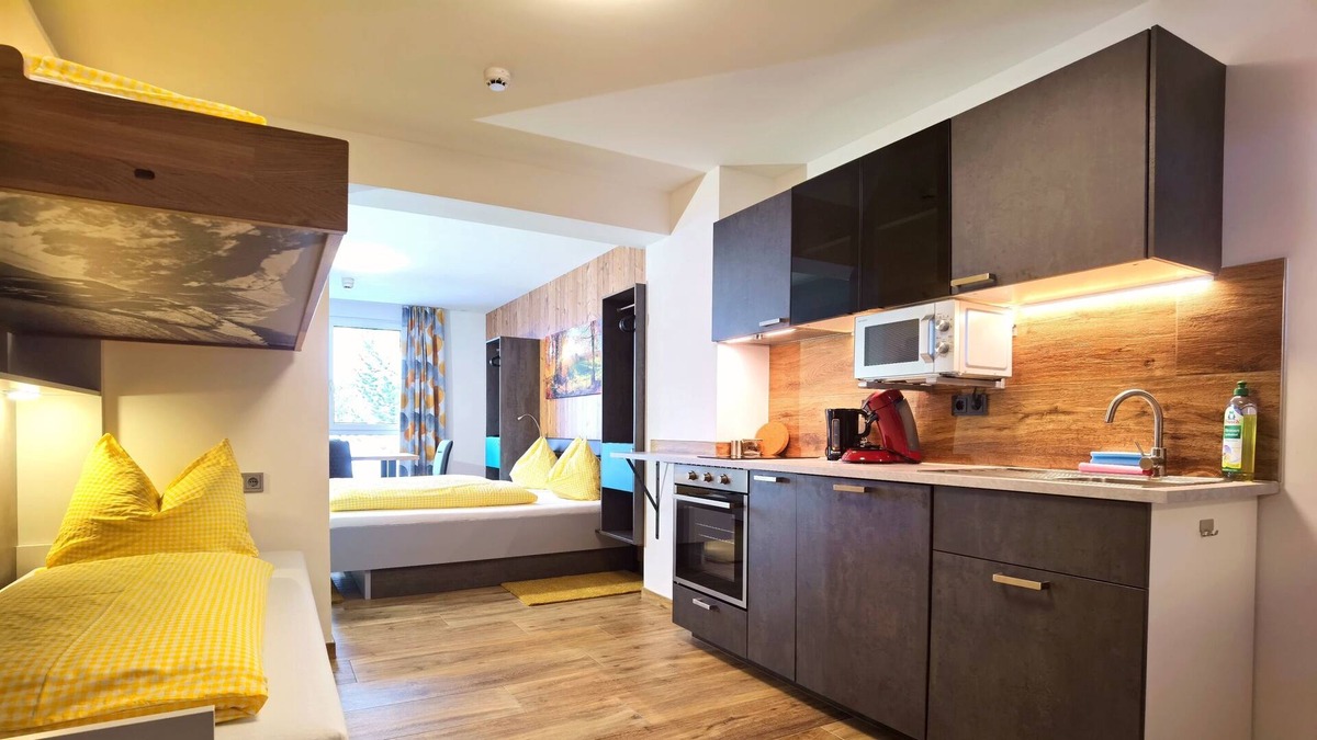 Alpendorf Apartment | 4 Bed Studio Standard without Balcony