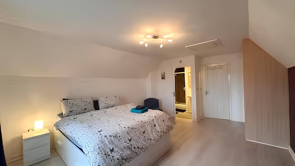 Eaton Socon House | 4 Bed Town House with free parking