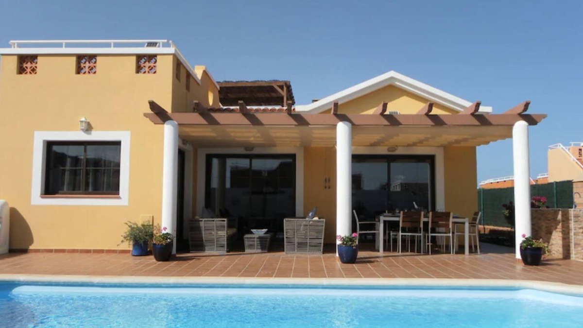 Caleta de Fuste Villa | 4 bedroom LUXURY villa with AC, private heated pool, XBOX and all the amenities!
