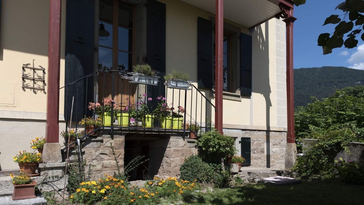 Saint-Legier-La Chiesaz House | 4 Bedrooms, 2 large bath, large kitchen, 2 balconies Historical Monument In VD