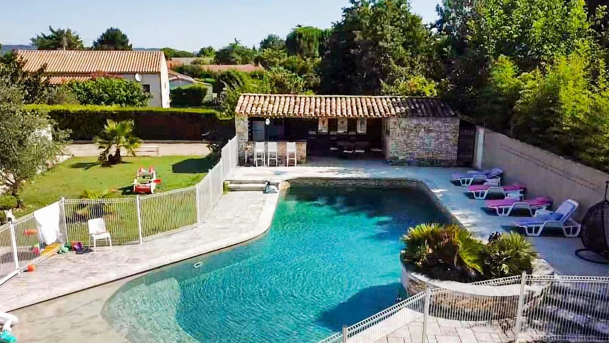 Saint-Paulet-de-Caisson House | 4 bedroom accommodation in Saint-Paulet-de-Caisso