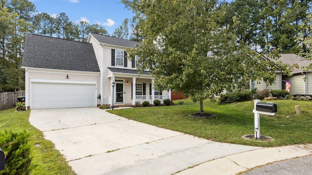 Holly Springs House | 4 bedroom, 2 1/2 bathroom single family home with garage and fenced in yard!