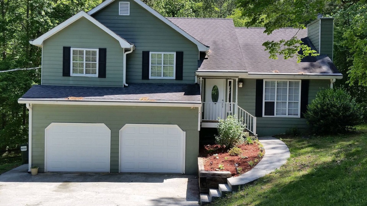 Canton House | 4 Bedroom, 2 Bath Home Situated on a nice Private Lot. 27 minutes to LAKEPOINT.