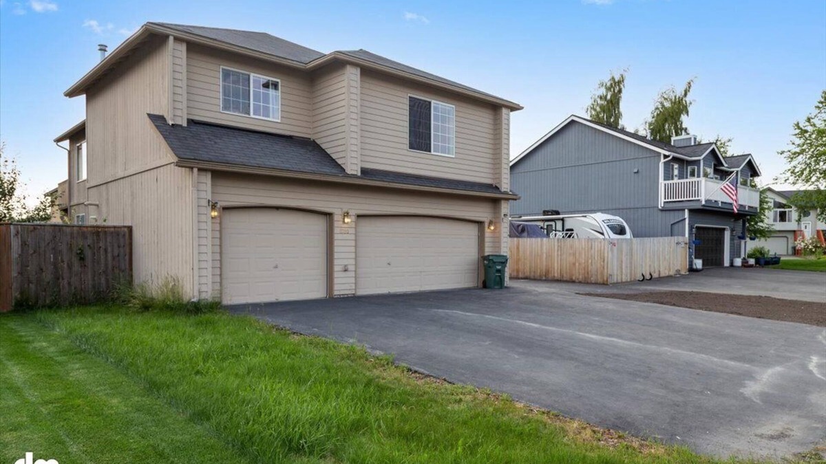 Huffman - O' Malley House | 4 Bedroom 3 Bathroom Home Near Golf Course and Zoo