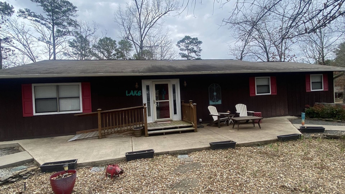 Higden House | 4 bedroom 4.5 bath family vacation home on the lake! nsleeps 12;