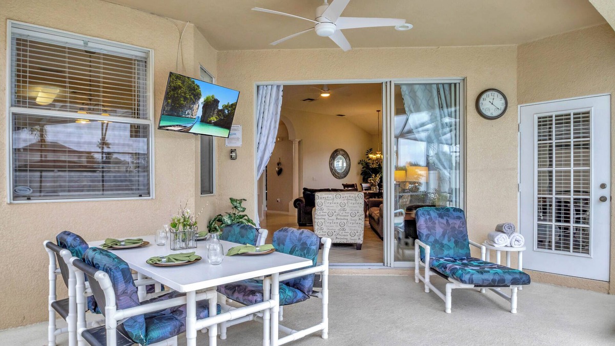 Haines City Villa | 4 Bedroom/4 Bathroom full en-suite Vacation Home with Pool, Spa and Game Room.