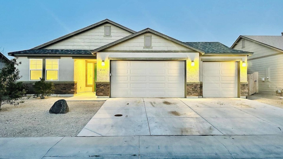 Fernley House | 4-Bedroom 5TVs Sleeps 13/Pet OK