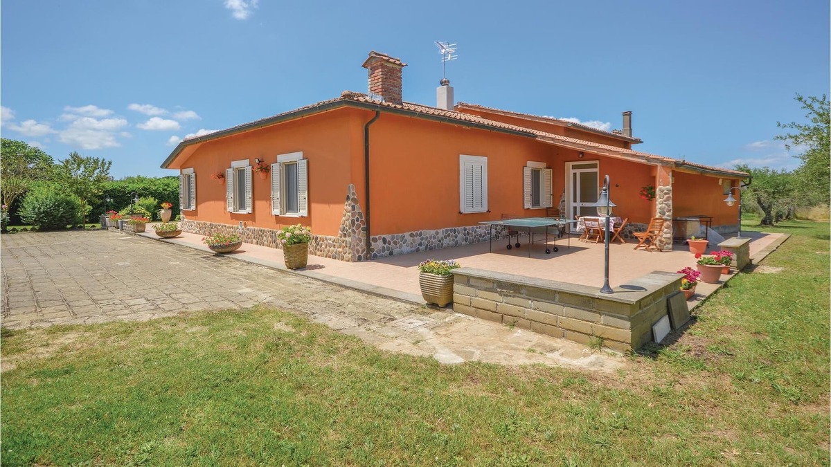 Canale Monterano House | 4 bedroom accommodation in Canale Monterano -RM-