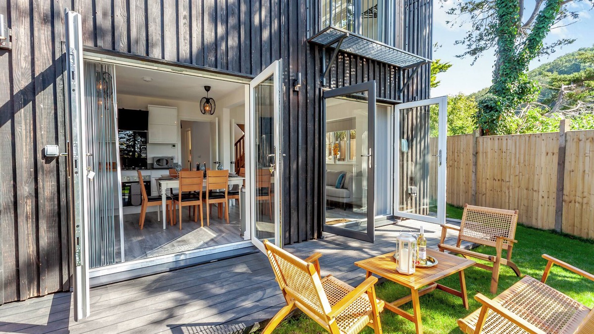 Weston-super-Mare Cottage | 4 bedroom accommodation in Kewstoke, near Weston-super-Mare