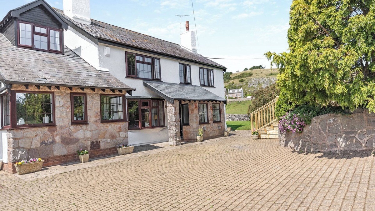 Llysfaen Cottage | 4 bedroom accommodation in Llysfaen, near Colwyn Bay