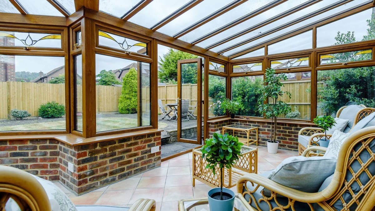Hawkinge Cottage | 4 bedroom accommodation in Folkestone
