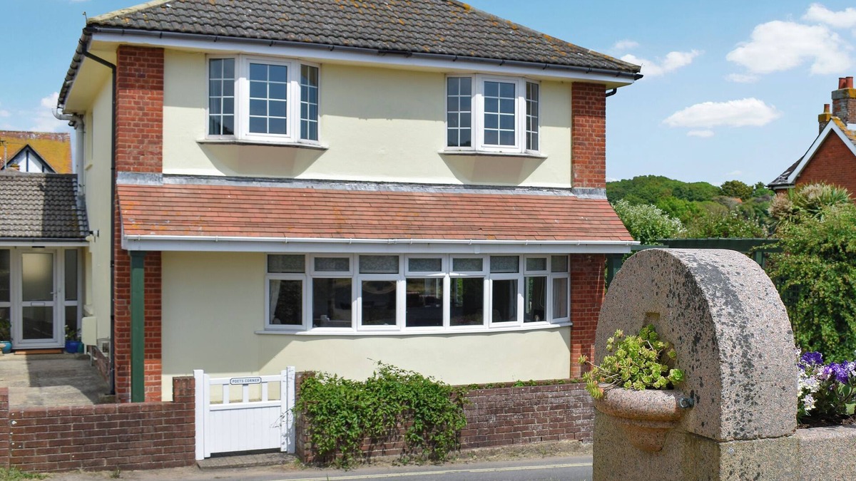 Freshwater Bay Cottage | 4 bedroom accommodation in Freshwater