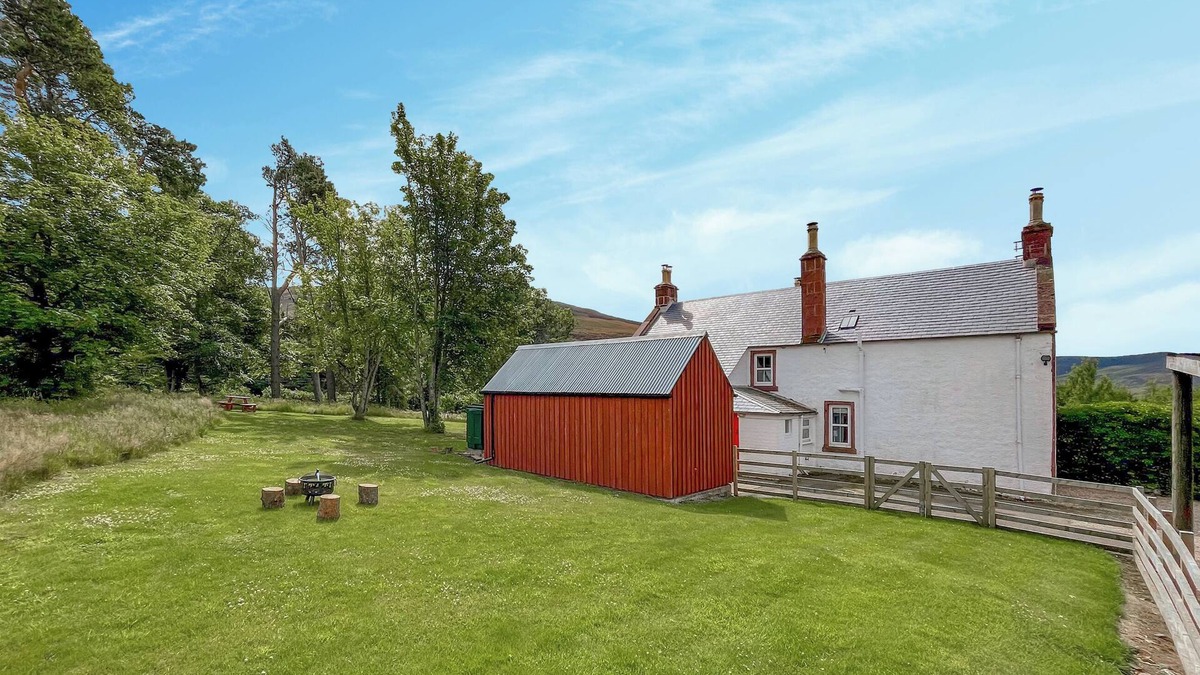 Kirriemuir Cottage | 4 bedroom accommodation in Glen Clova