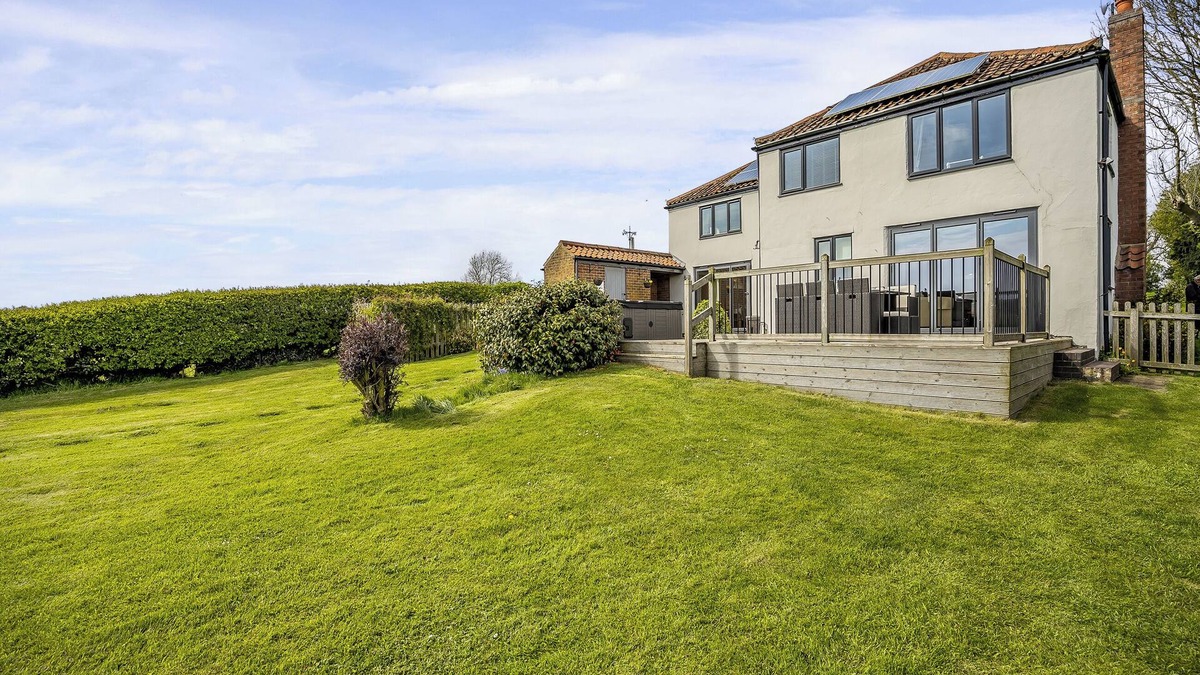 Horncastle Cottage | 4 bedroom accommodation in Ashby Puerorum, near Horncastle