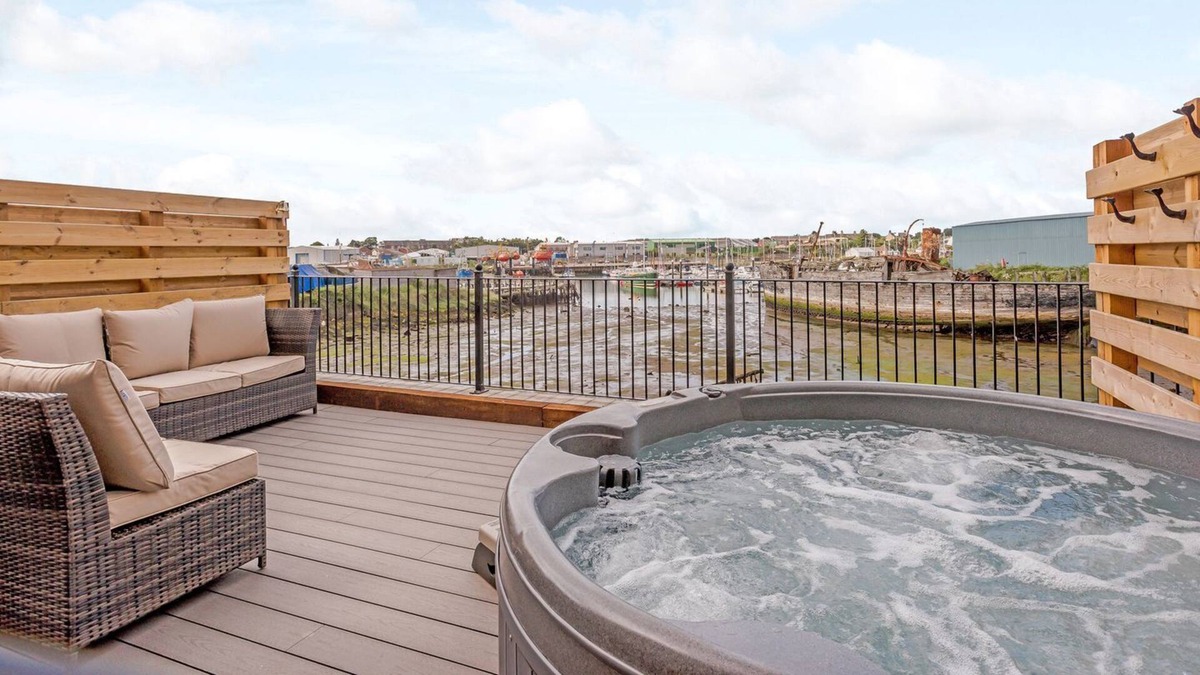 Gisleham Cottage | 4 bedroom accommodation in Oulton Broad, near Lowestoft