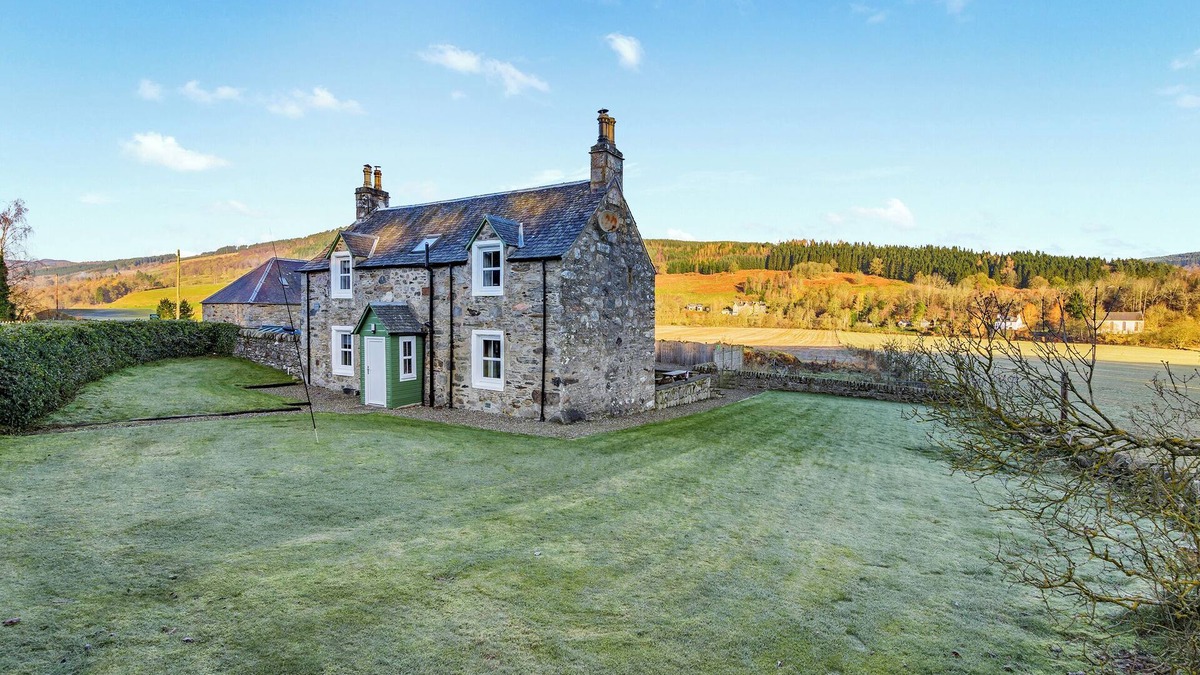 Pitlochry Cottage | 4 bedroom accommodation in Pitlochry