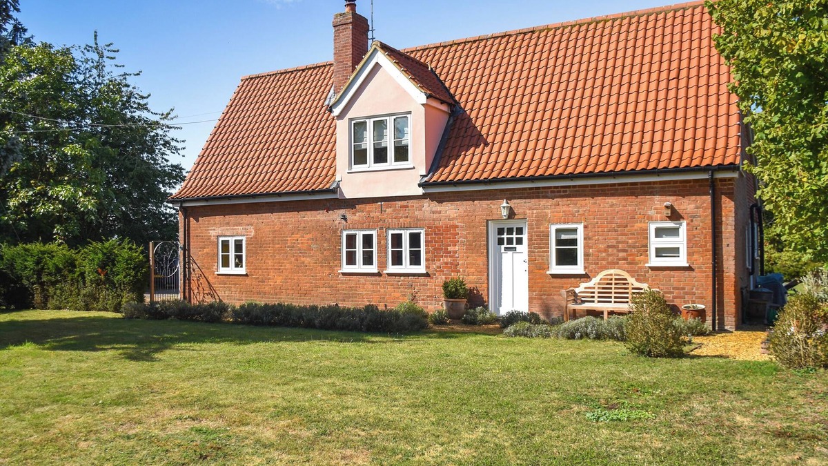 Diss Cottage | 4 bedroom accommodation in Redgrave