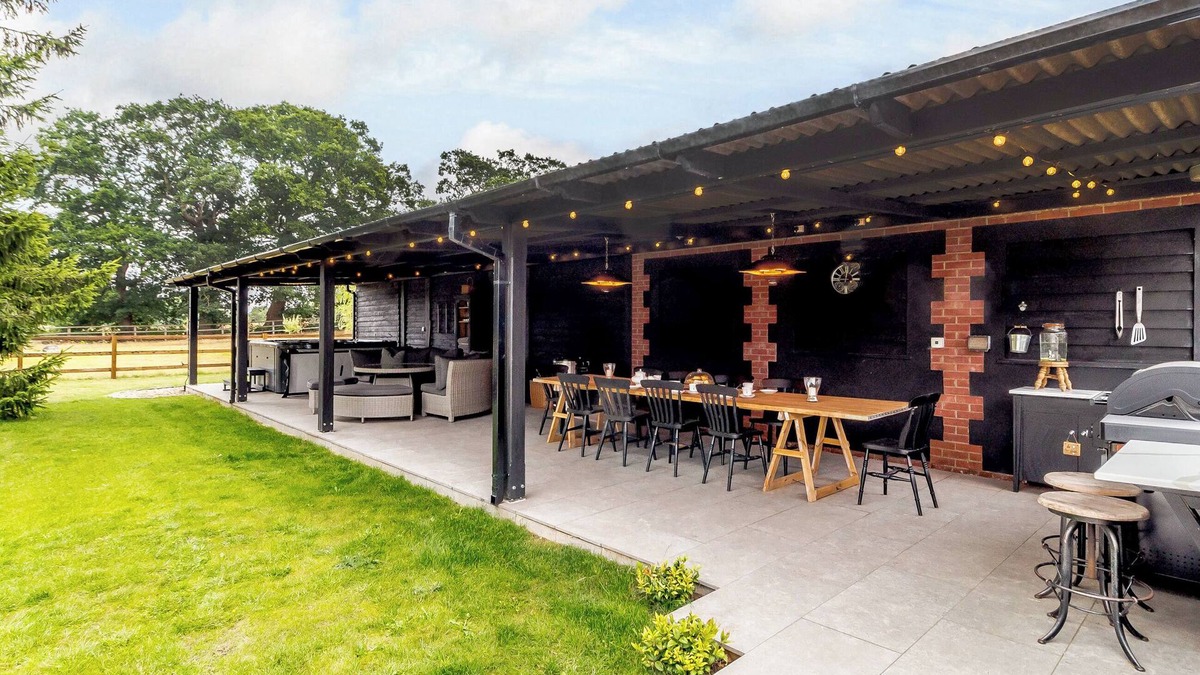Thetford Cottage | 4 bedroom accommodation in Barnham