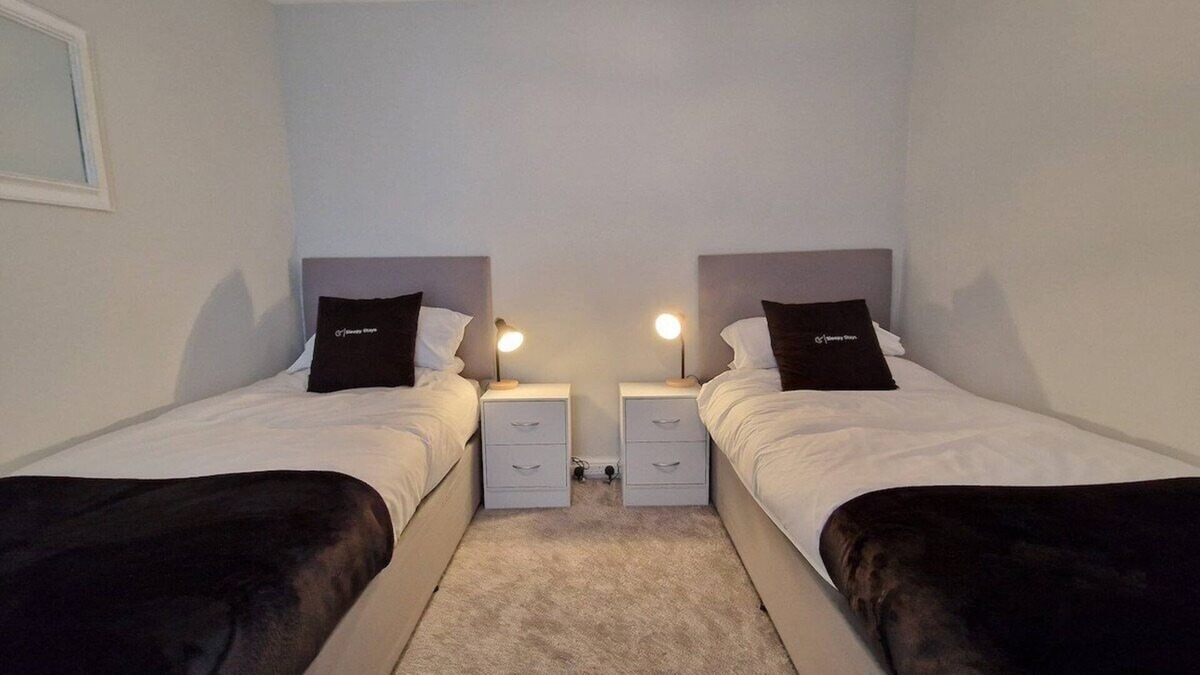 Dowlais House | 4 Bedroom accommodation Merthyr