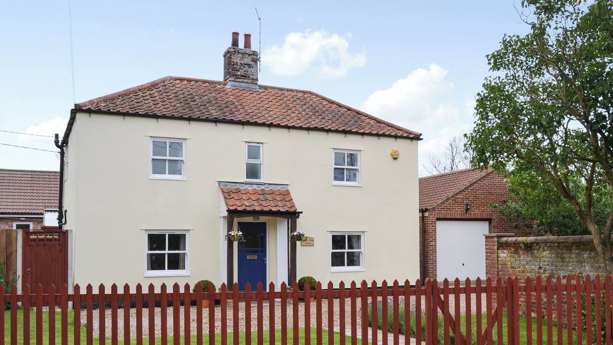 Sea Palling Cottage | 4 bedroom accommodation in Sea Palling, near Stalham