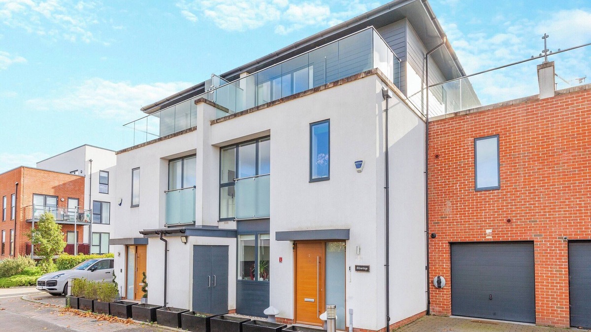 Harold Wood Cottage | 4 bedroom accommodation in Romford