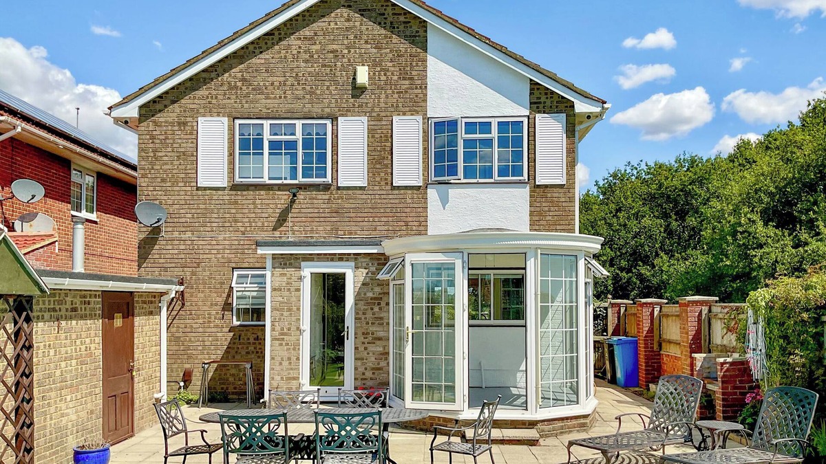 Poole Cottage | 4 bedroom accommodation in Poole