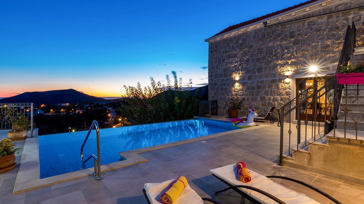 Gromaca House | 4 bedroom accommodation in Gromaca