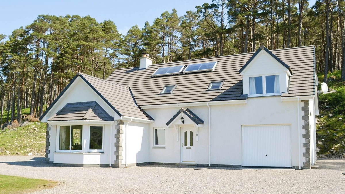 Lairg Cottage | 4 bedroom accommodation in Glen Cassley, near Lairg