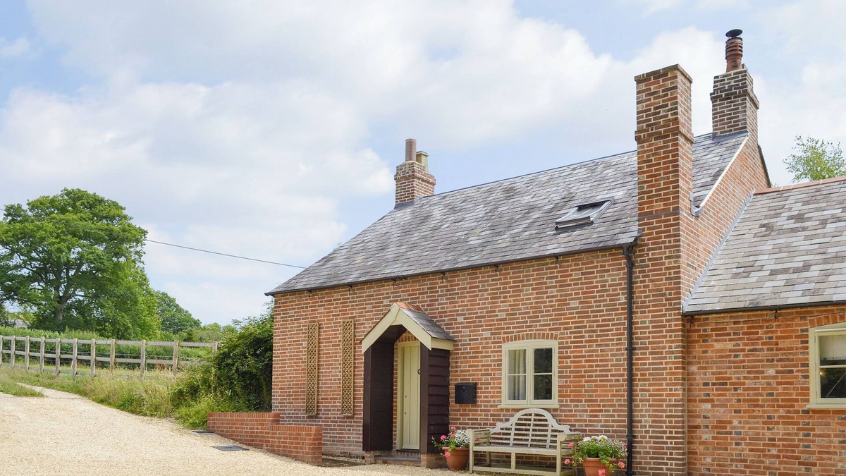 New Forest District Cottage | 4 bedroom accommodation in Boldre, near Lymington