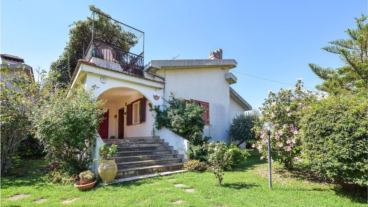 Marina di Davoli House | 4 bedroom accommodation in Davoli