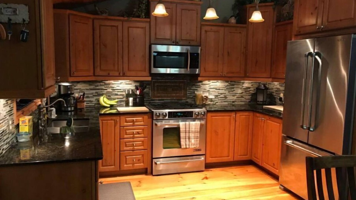Colborne Cottage | 4 bedroom - All-season Waterfront Cottage