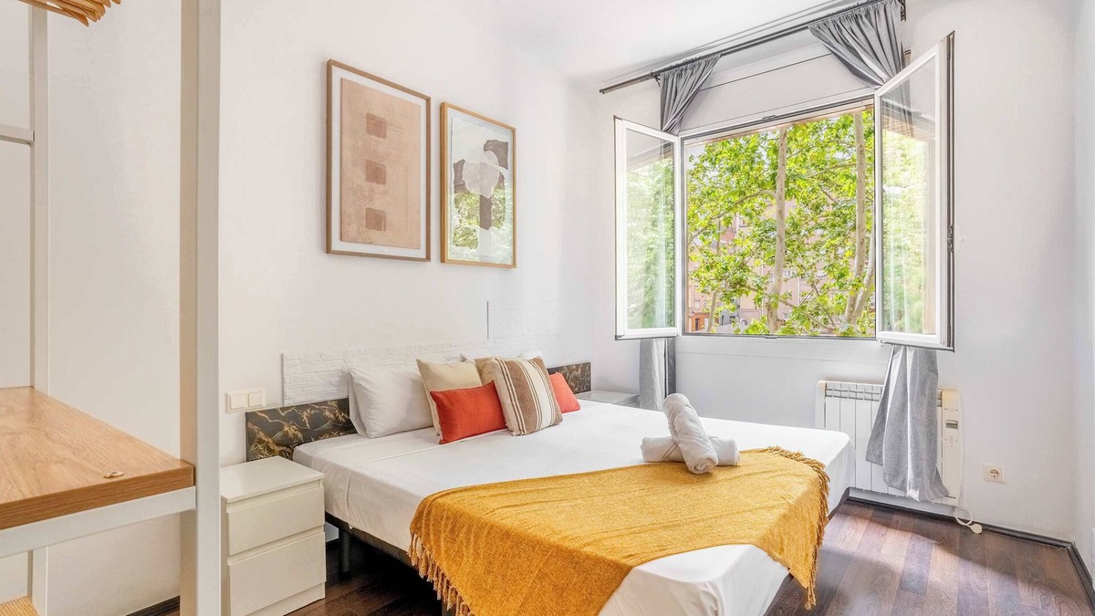 El Baix Guinardo Apartment | 4- Bedroom Apartment in Gracia Village