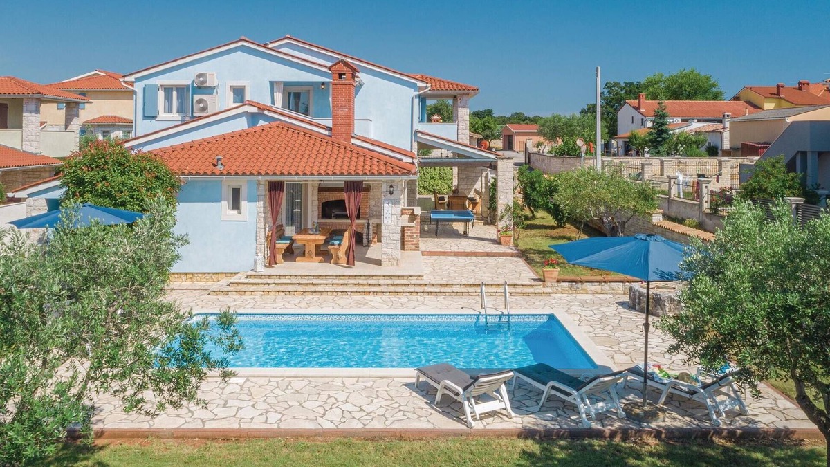 Gajana House | 4 bedroom awesome home in Golubovo