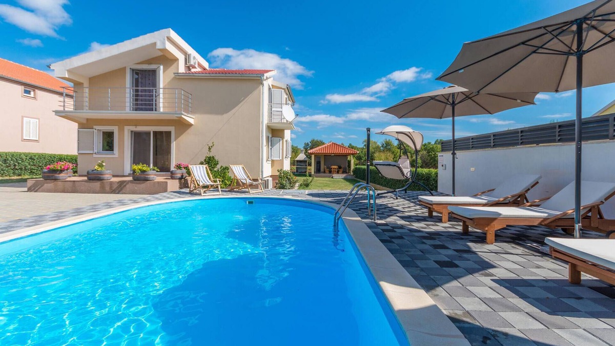 Pristeg House | 4 bedroom awesome home in Pristeg