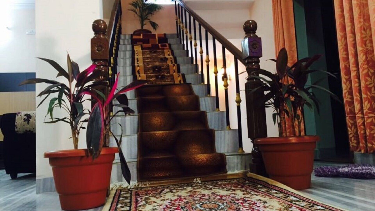 Punjagutta House | 4 bedroom centrally located spacious house in Banjara hills road number 3