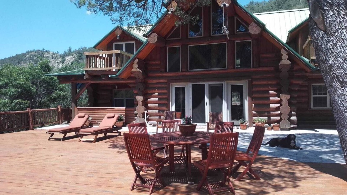 Ocampo Cabin | 4-bedroom charm cabin in a sanctuary of biodiversity and conservation