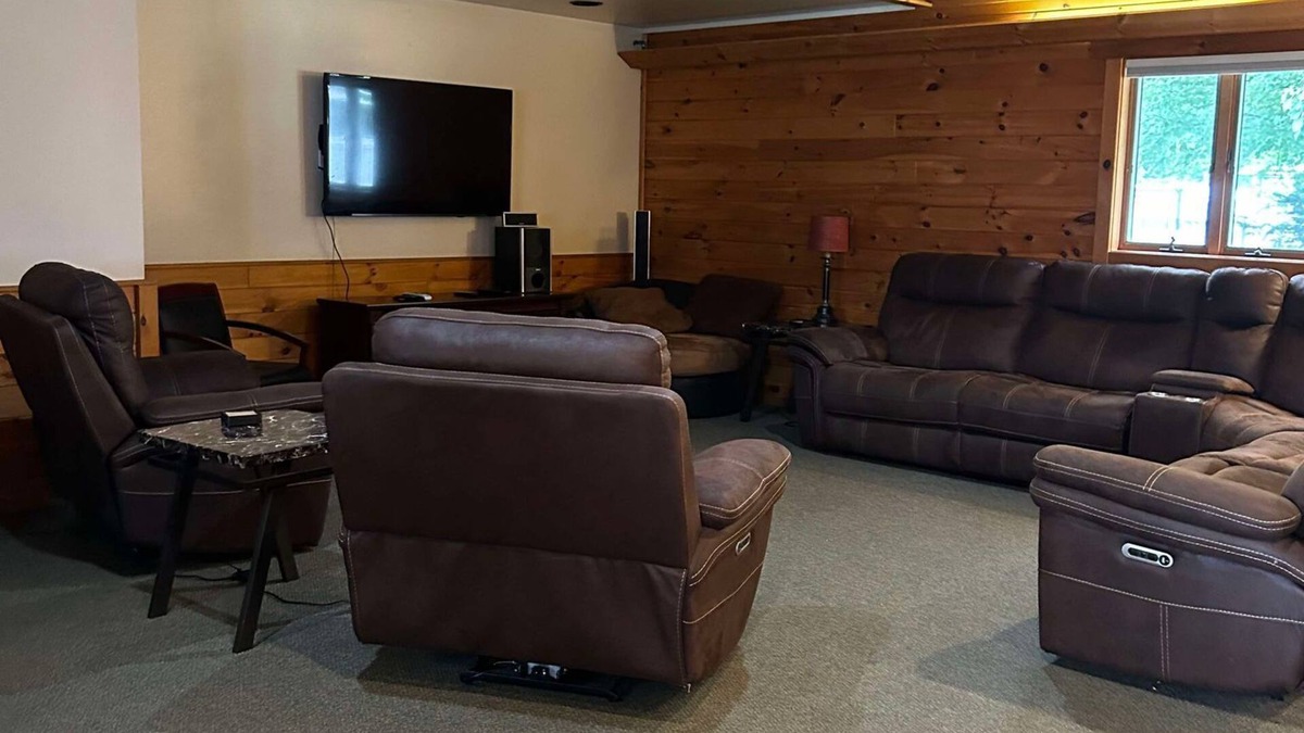 Gresham Condo | 4 Bedroom Condo w/Transportation to NFL Draft 2025