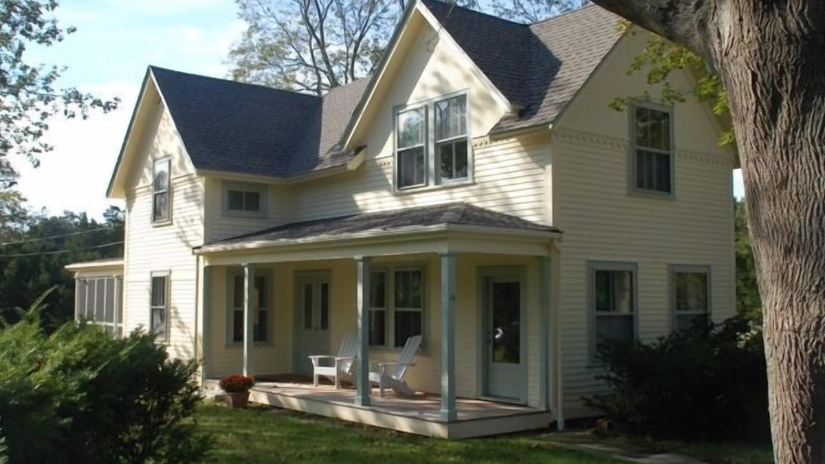 Manchester-by-the-Sea House | 4 Bedroom Cottage With Singing Beach Access