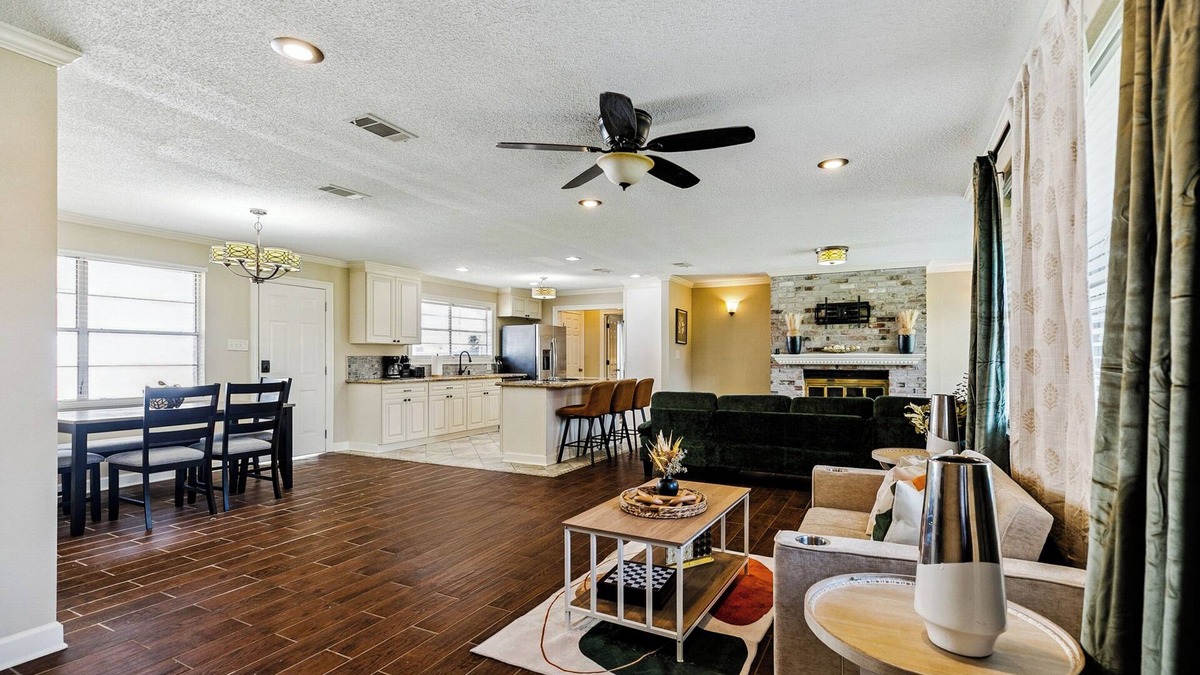 Gonzales House | 4-bedroom Cozy Home in Gonzales