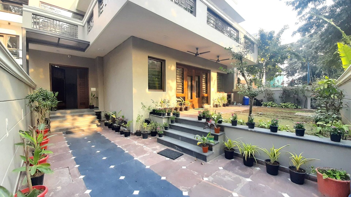 Gurugram House | 4 Bedroom Duplex Villa Opp to Galleria Market, DLF Phase 4