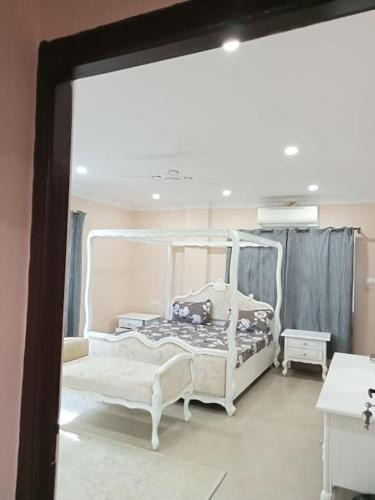 Hyderabad Apartment | 4-Bedroom Elegant and Spacious AC Apartment only for families, Prime Location, Just 100m from Main Road!