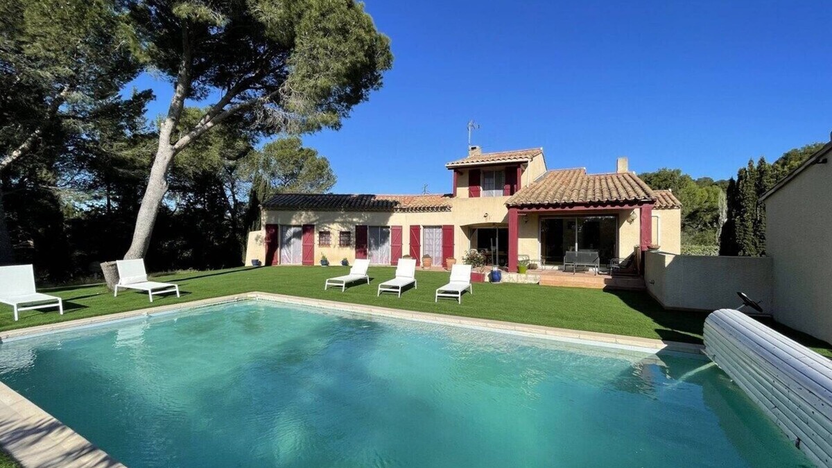 Lezignan-Corbieres Villa | 4 bedroom house in the heart of the pine forest with swimming pool
