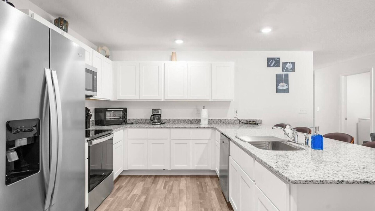 Avis Oaks House | 4 Bedroom Home, Game room, Weeki Wachee!
