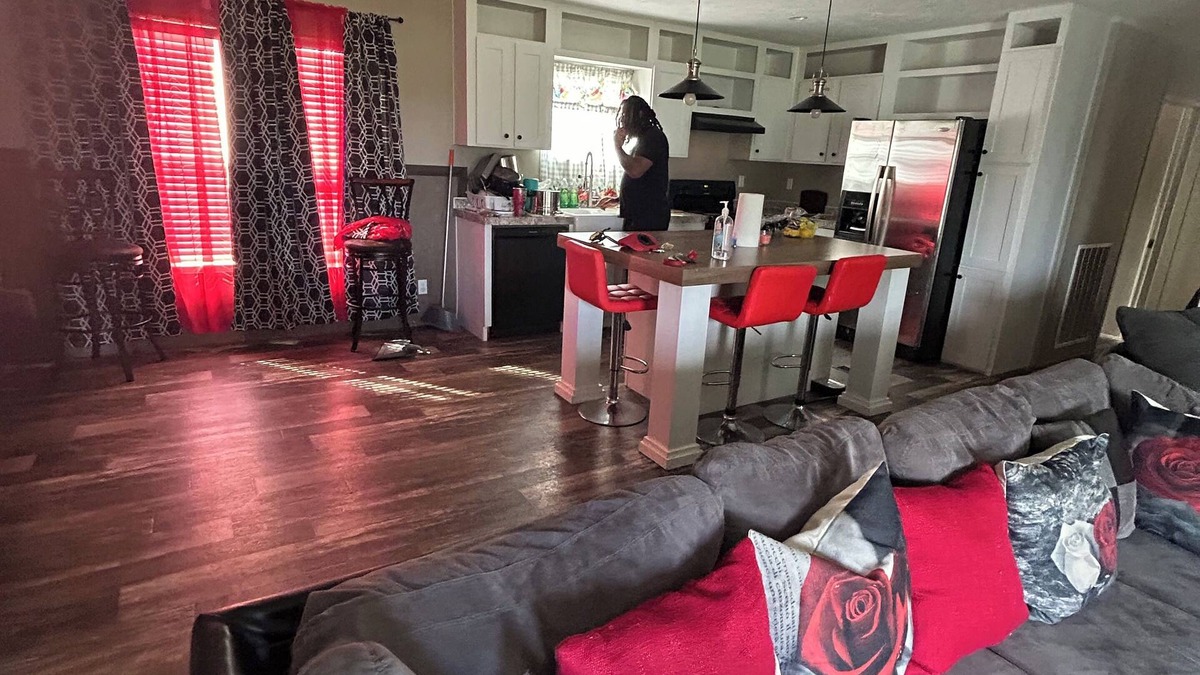 Homer House | 4-bedroom home on 5.75 acres. Home is located near Chimney Oaks Golf Course.