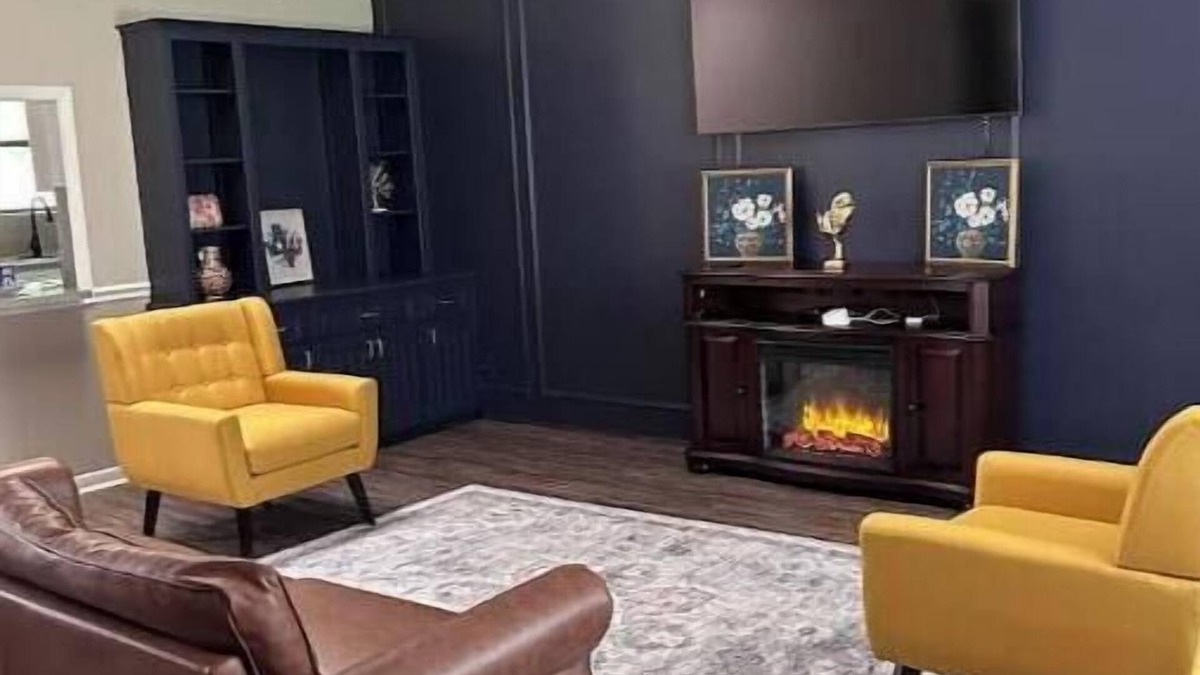 Judson House | 4-bedroom home with fitness equip. WiFi, pool table, fire pit, huge backyard