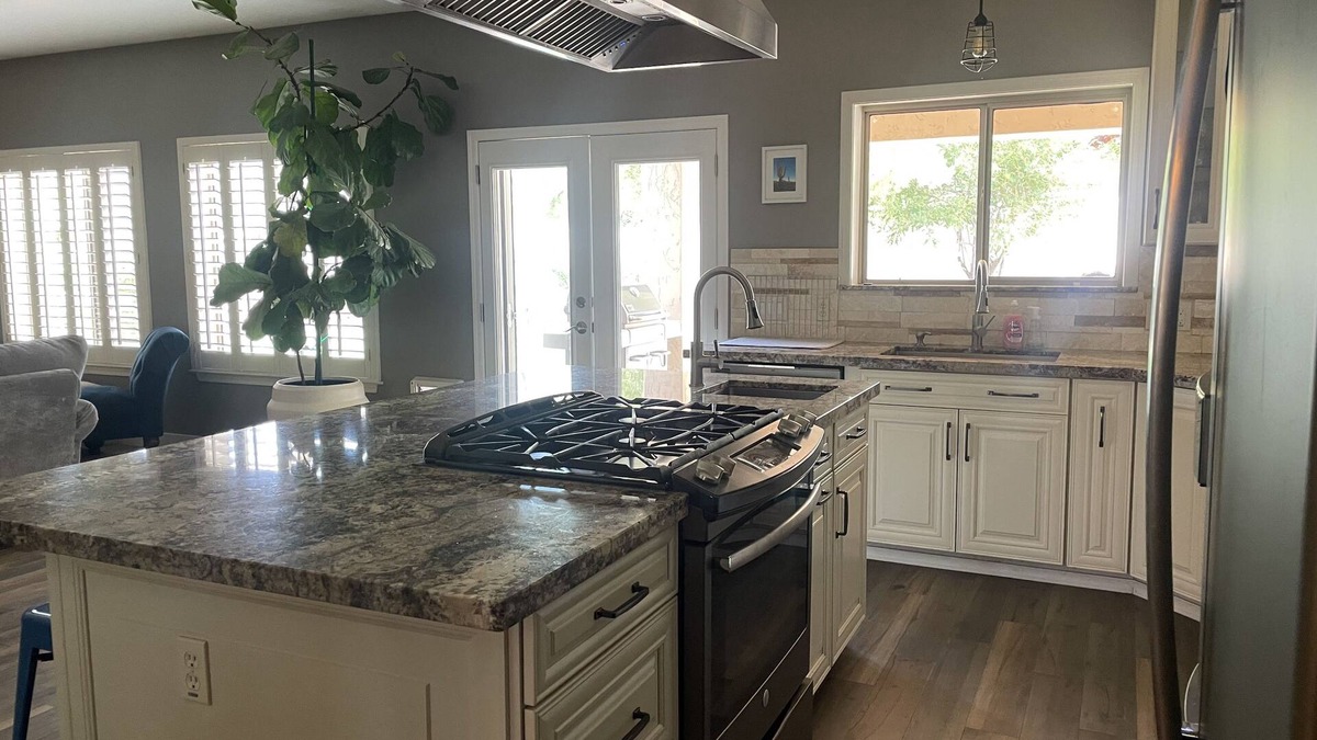 Chandler House | 4 Bedroom Home With Swimming Pool, BBQ, Large Yard , Pool table, games and more!
