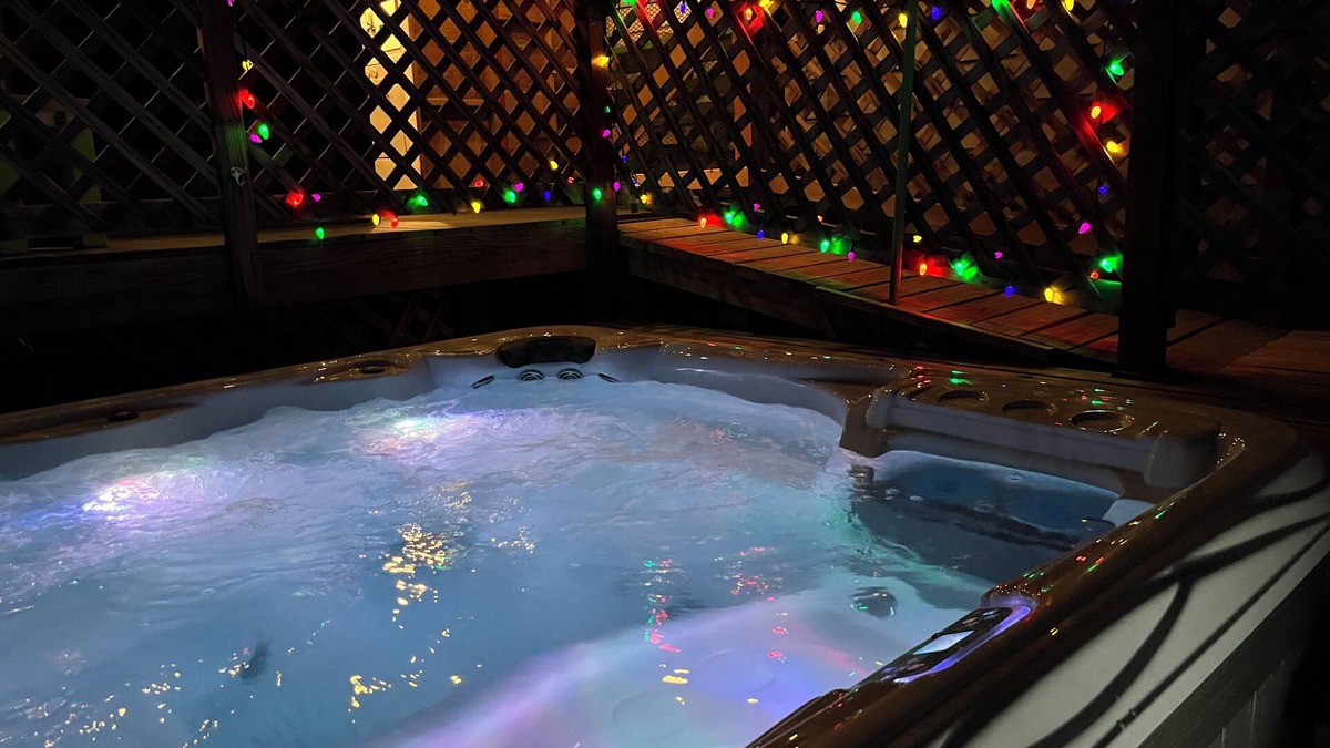 Cheyenne House | 4 Bedroom, Hot Tub, Relaxing, No Cleaning Fee