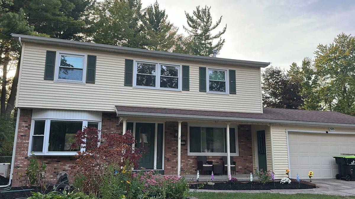 Midland House | 4-bedroom house close to all midland has to offer can sleep up to 11 guests.